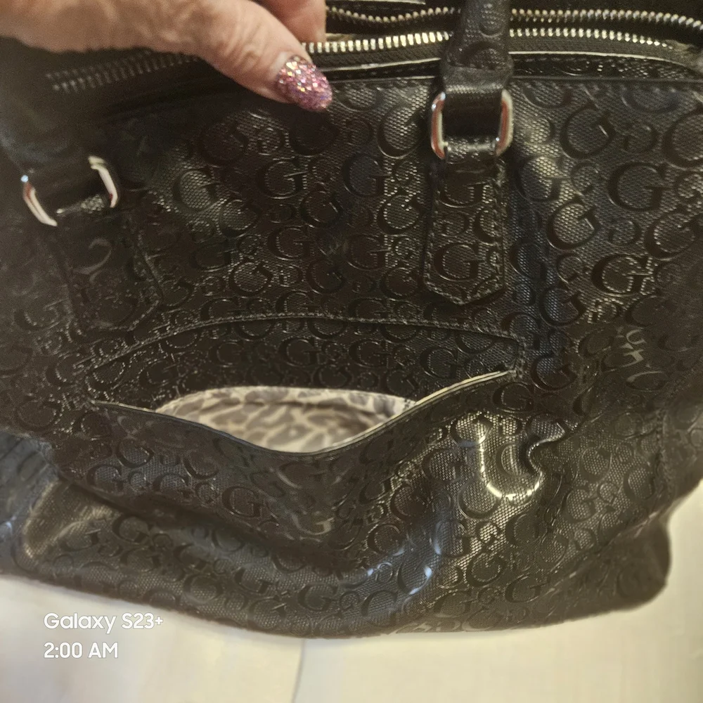 Guess Embossed Black Shoulder Bag, Pleather, Slightly Warn On One Handle. - Picture 7 of 8